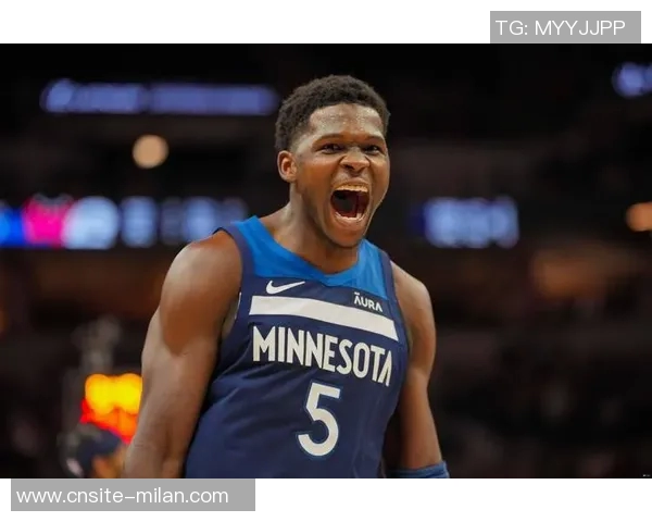 爱德华兹巧妙借掩护接球三分投篮成功实现反超局面